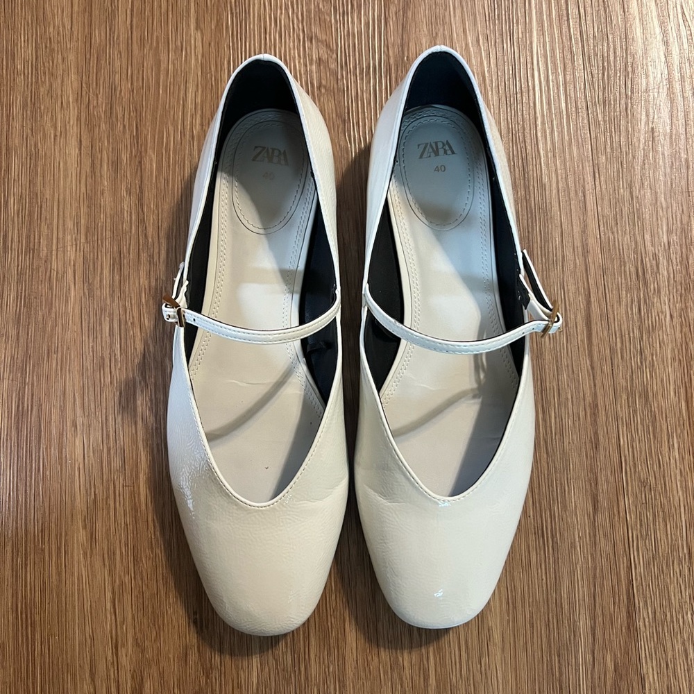 Zara White Ballerina flats with strap